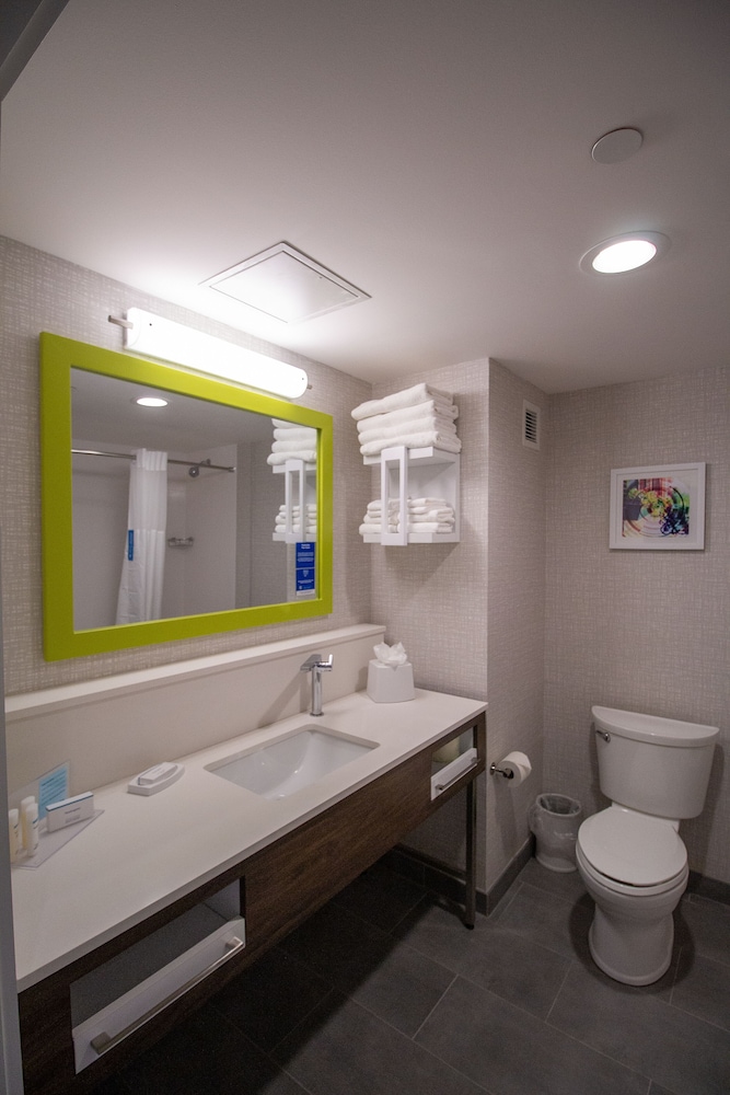 Room, 2 Queen Beds, Accessible, Bathtub (Hearing) - Photo 2