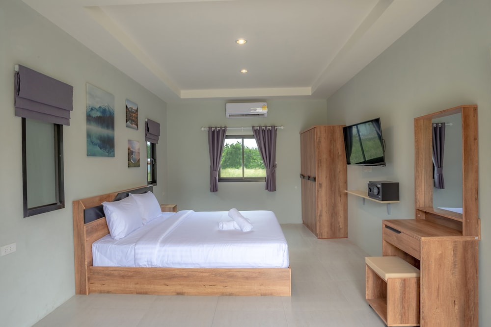 2 Bedroom House - Photo 14