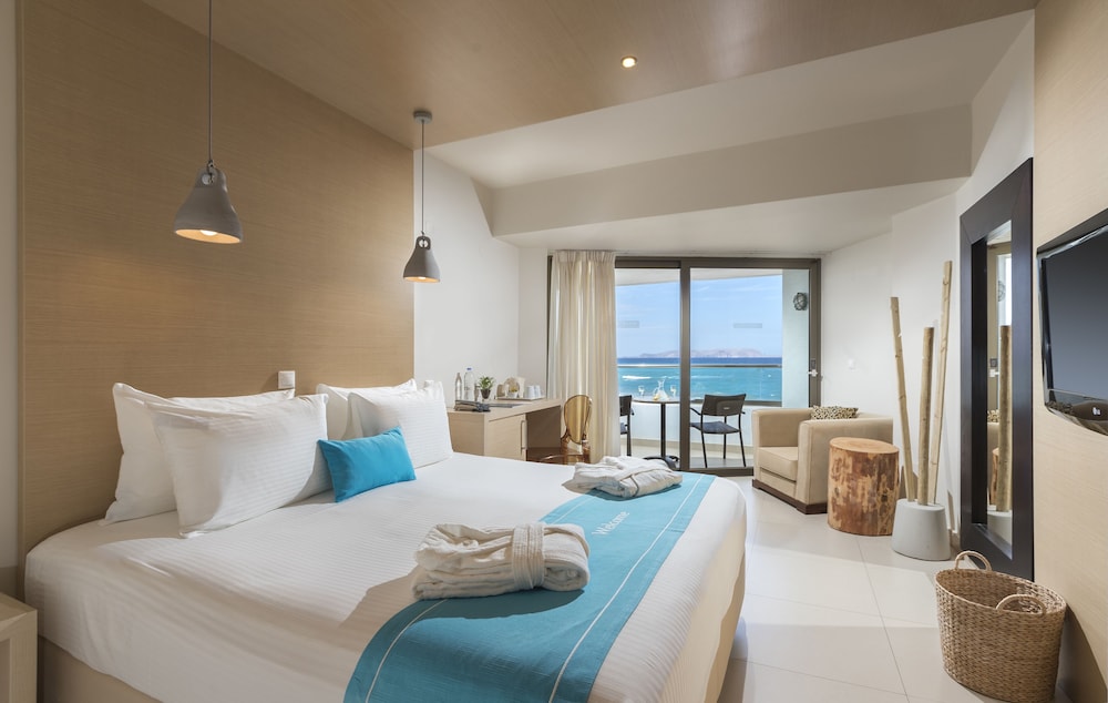 Room (Cool with shared Infinity pool)
