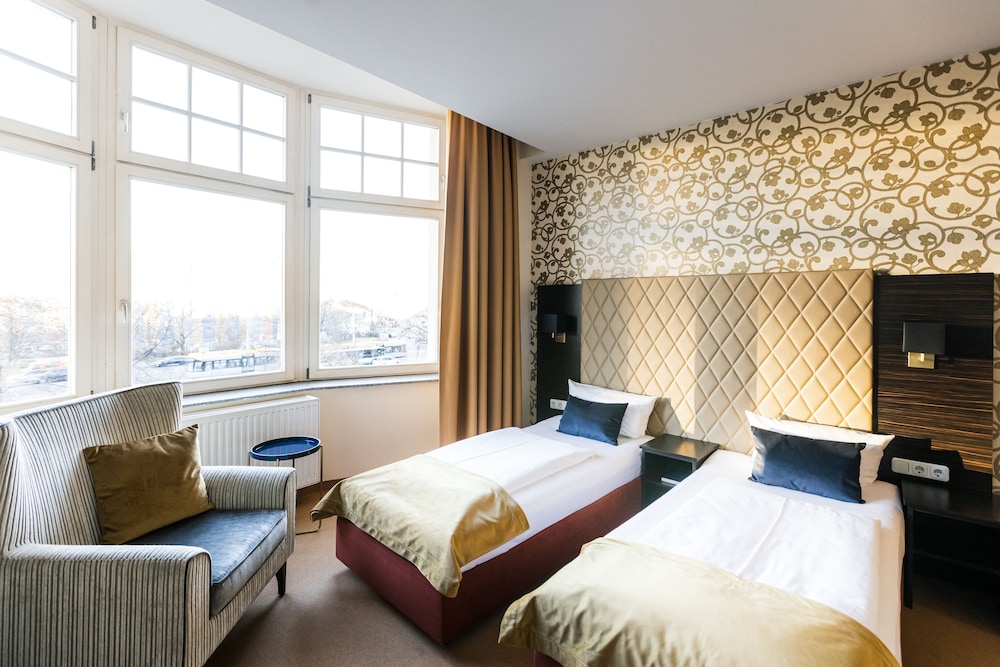 Standard Double or Twin Room - Photo 15
