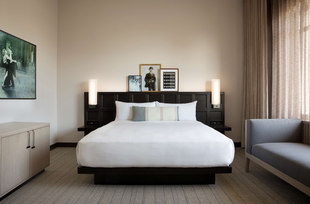 Room, 1 King Bed, Accessible, City View (Hearing) - Photo 3