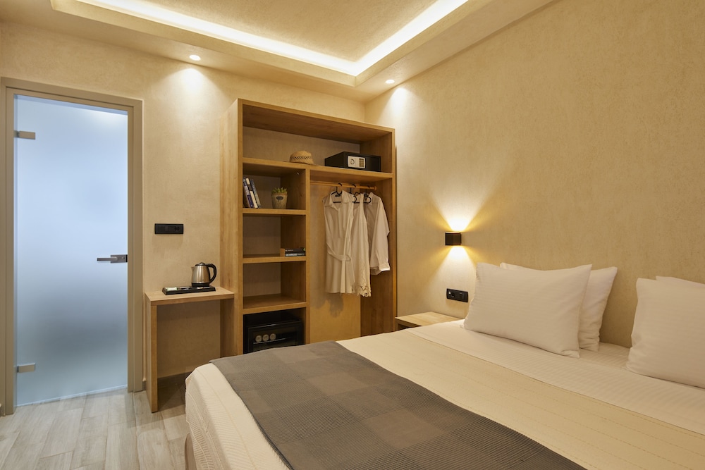 Deluxe Double or Twin Room, Sea View - Photo 9