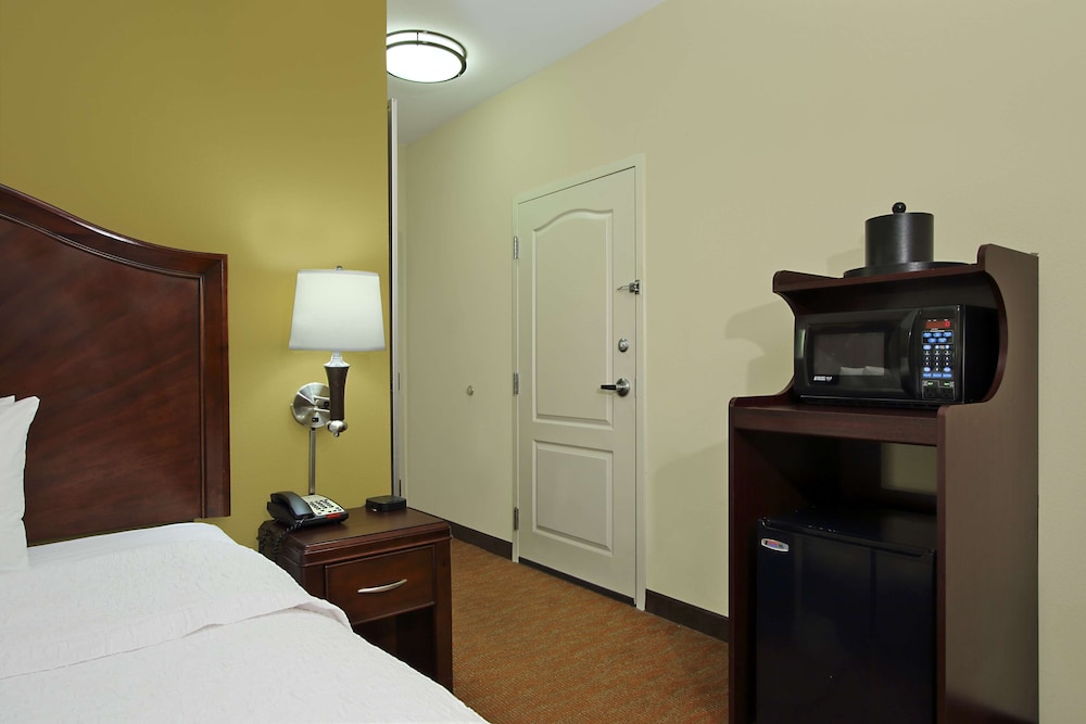 One King Bed, Non-Smoking, Accessible - Photo 6