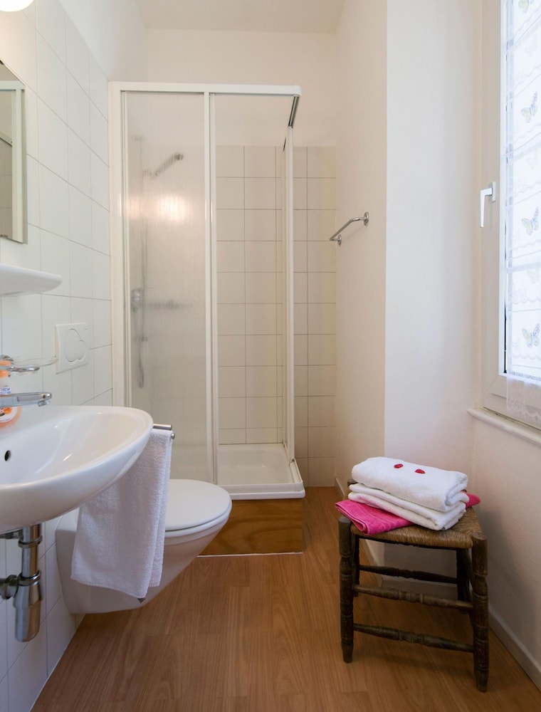 Single Room, Private Bathroom photo 2