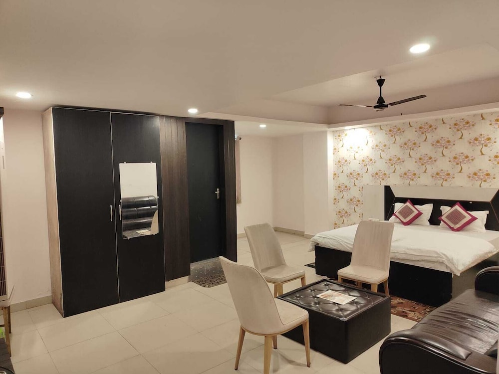 Family Room, Air conditioning - Photo 2
