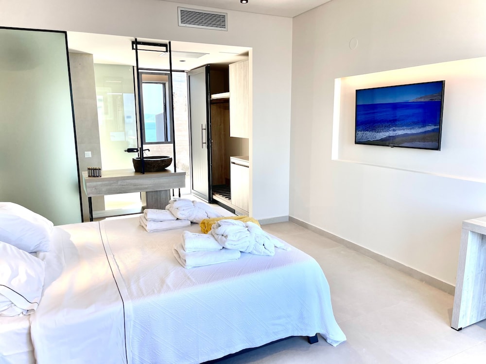 Superior Room with Private Pool and Sea View