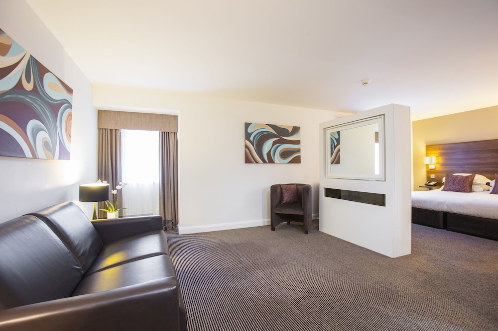 Junior Suite, 1 King Bed (Family) photo 3