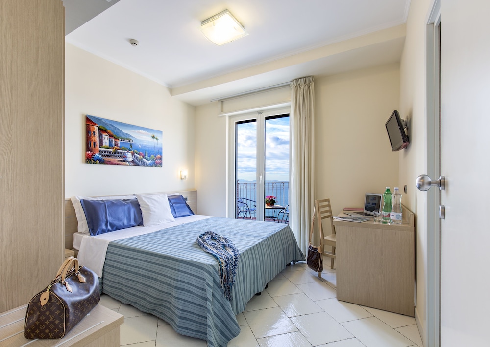 Deluxe Double or Twin Room, Sea View