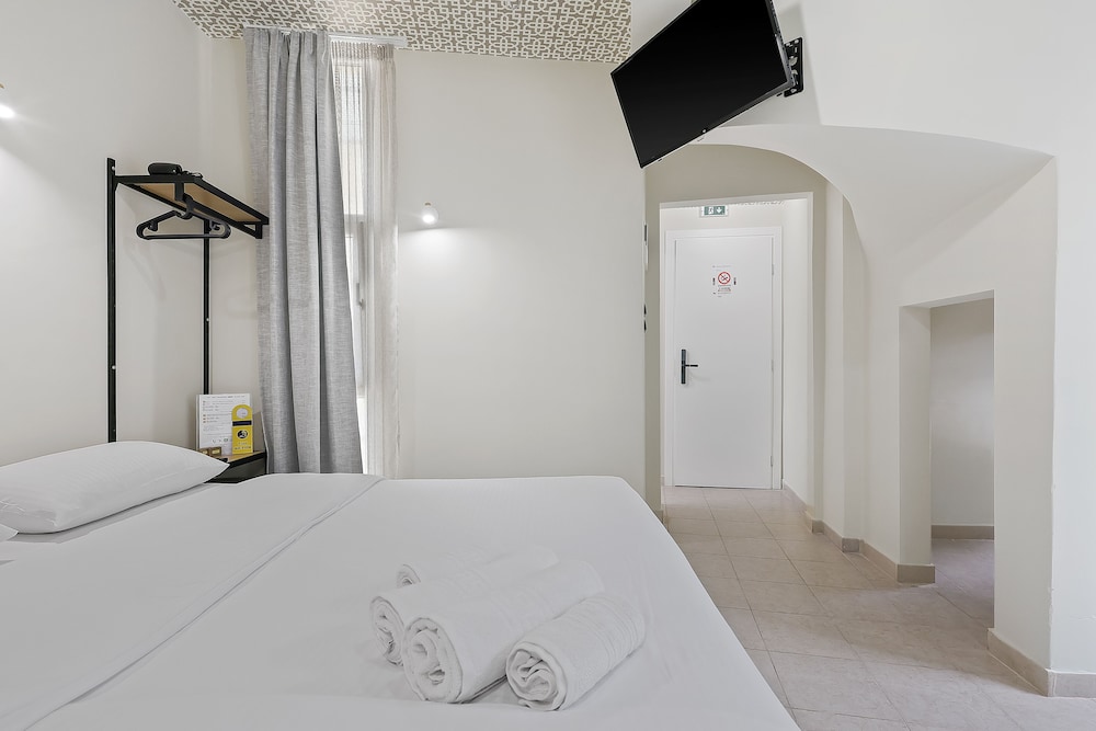Basic Triple Room photo 3