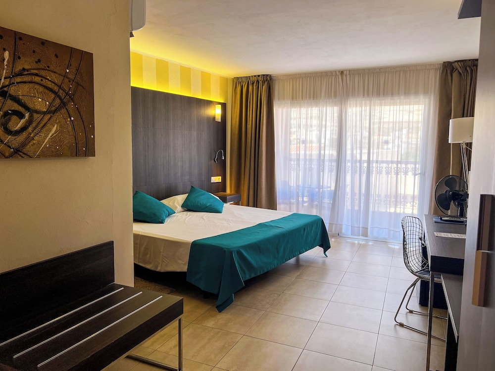 Deluxe Room - Photo 8