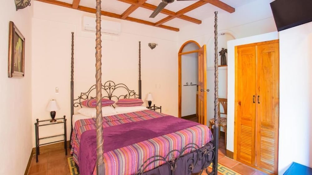 Superior Room, 1 Queen Bed photo 1