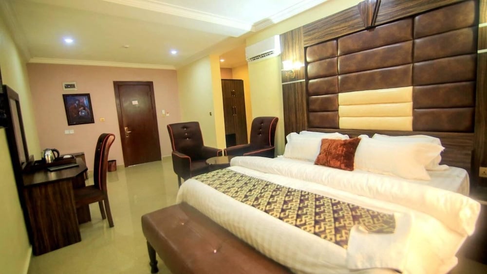 Comfort Room, Balcony, City View photo 2