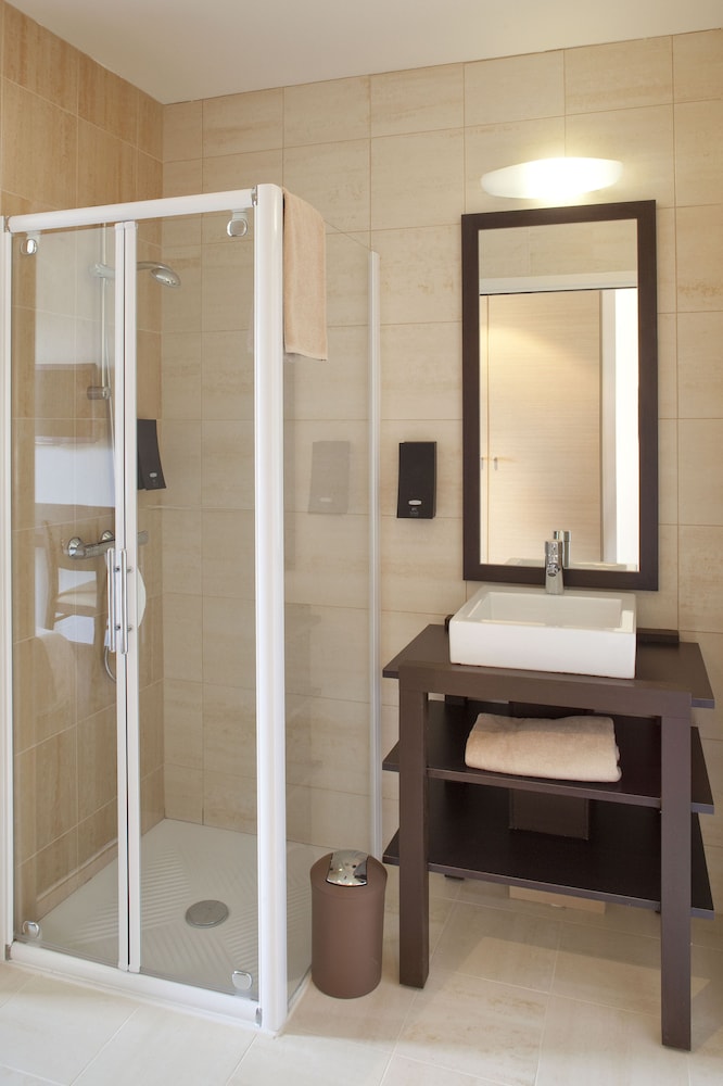 Comfort Room, 1 Bedroom, River View photo 3