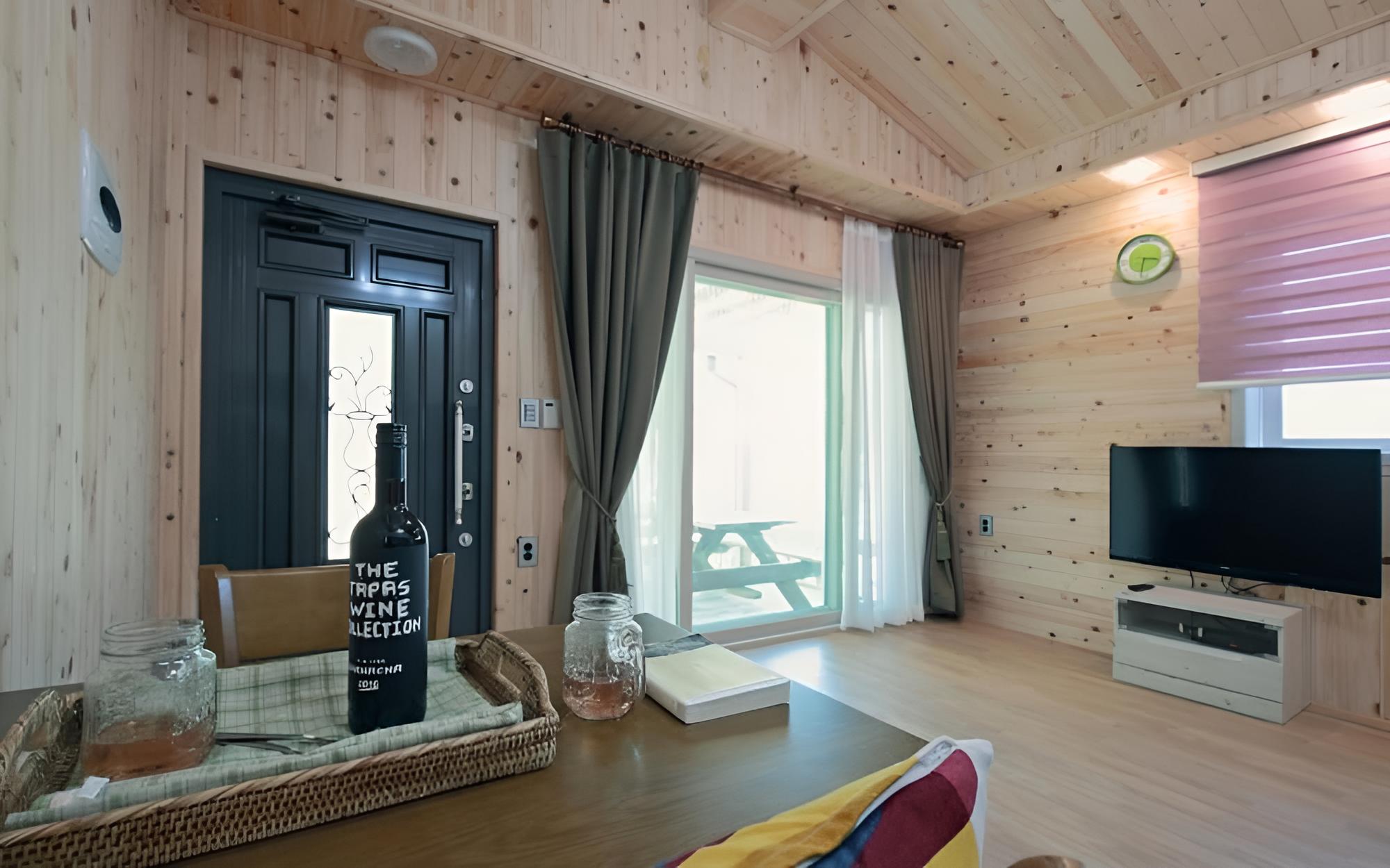 Room (7 buildings)