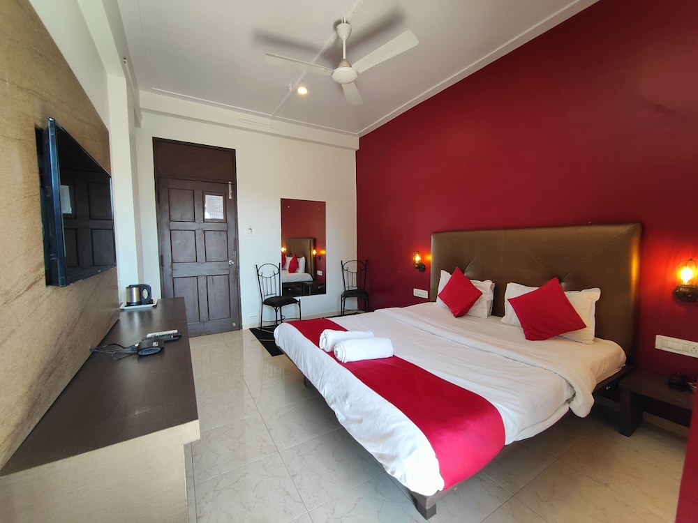 Deluxe Room - Photo 2