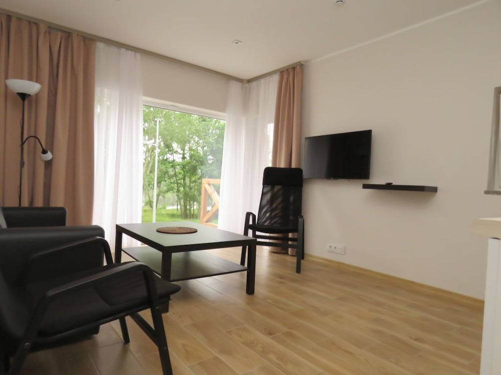Bungalow (White) photo 3