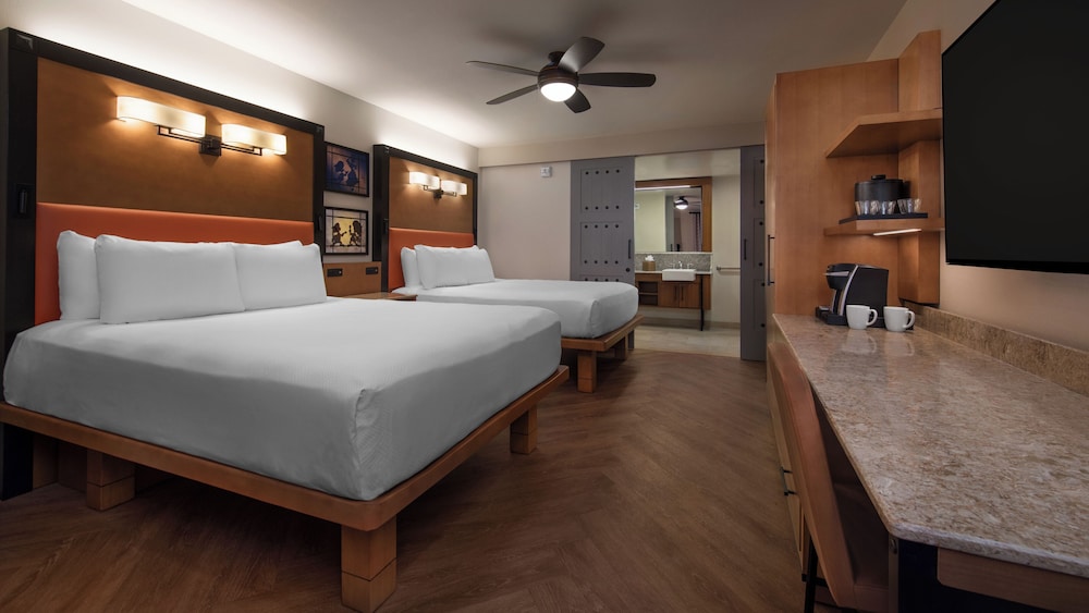Village - Preferred Room. Wheelchair accessible with tub and option for hearing accessibility. 2 que - Photo 1
