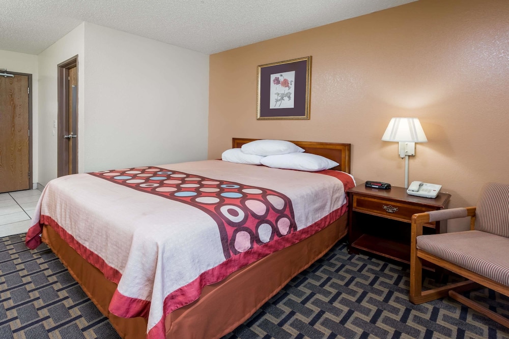 Standard Room, 1 Queen Bed - Photo 2