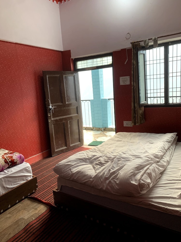 Deluxe Triple Room, City View photo 1