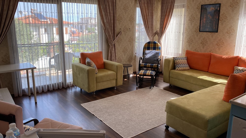 Family Suite, 1 Bedroom, Non Smoking, Partial Sea View