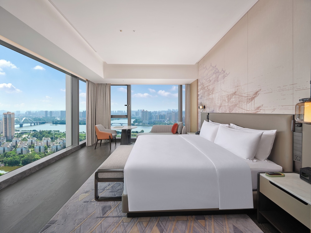 Suite, 1 King Bed