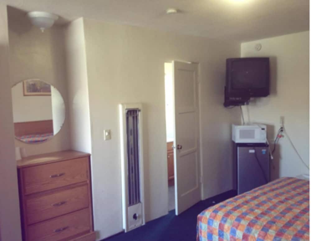 Standard Room, 2 Double Beds, Pool View photo 3