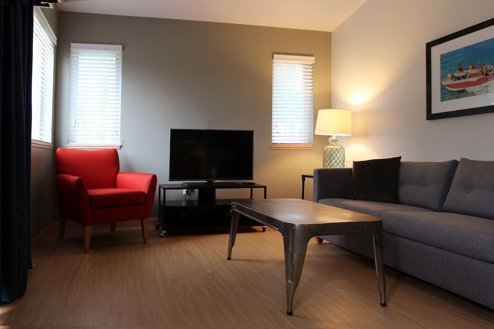 Cabin, 2 Bedrooms, Kitchen, Lake View photo 1
