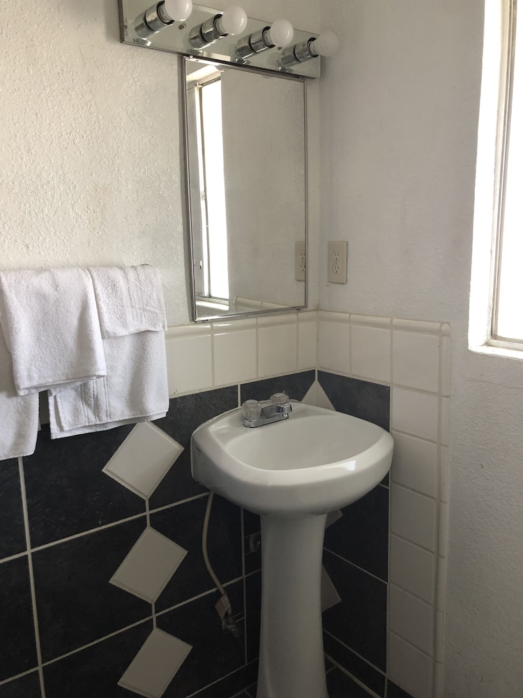 Basic Single Room photo 3