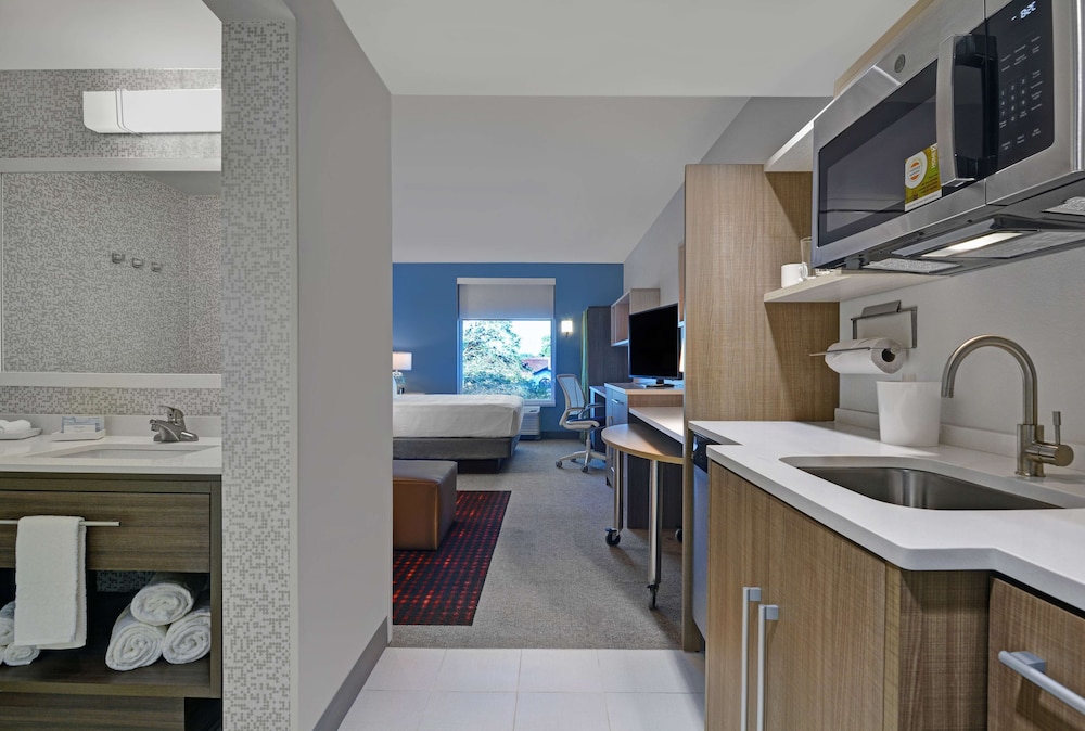 Suite, 1 King Bed, Accessible (Hearing) - Photo 4