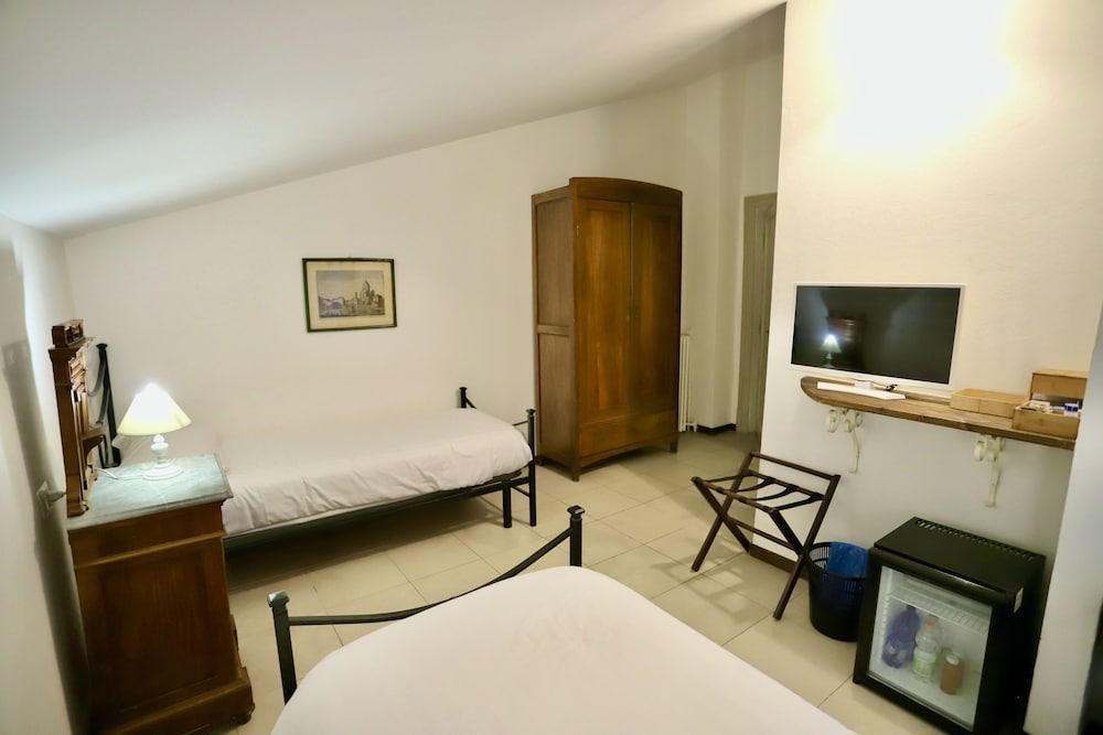 Basic Room photo 2