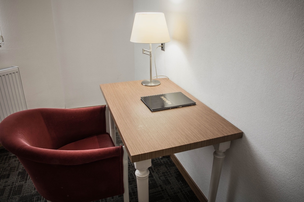 Business Suite, Accessible, Smoking photo 3