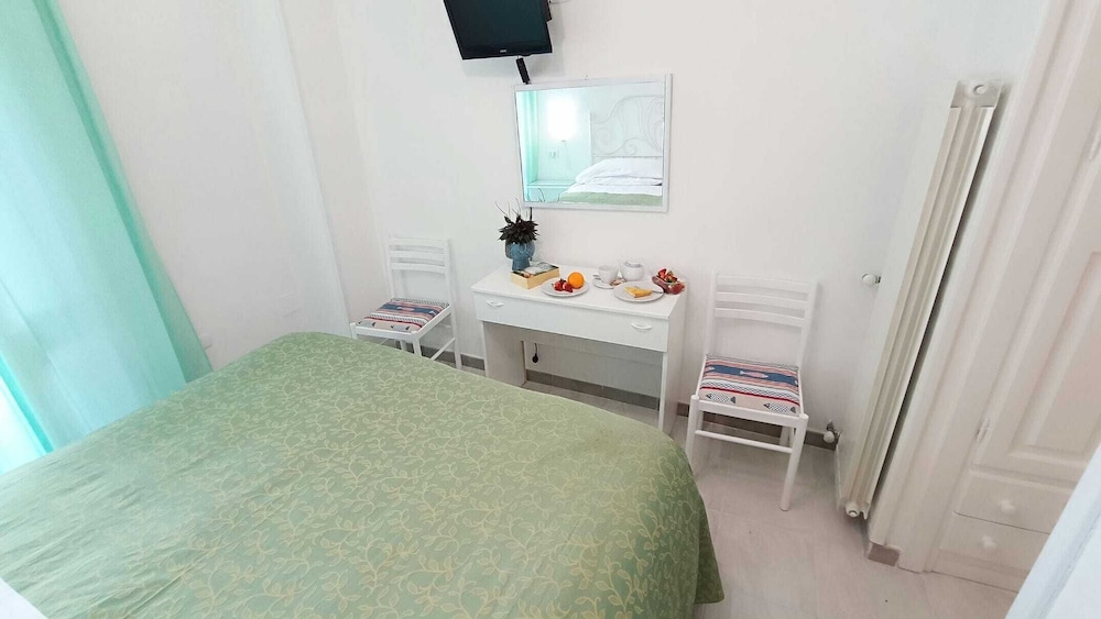 Economy Double or Twin Room, Ensuite (Doppia economy) photo 2