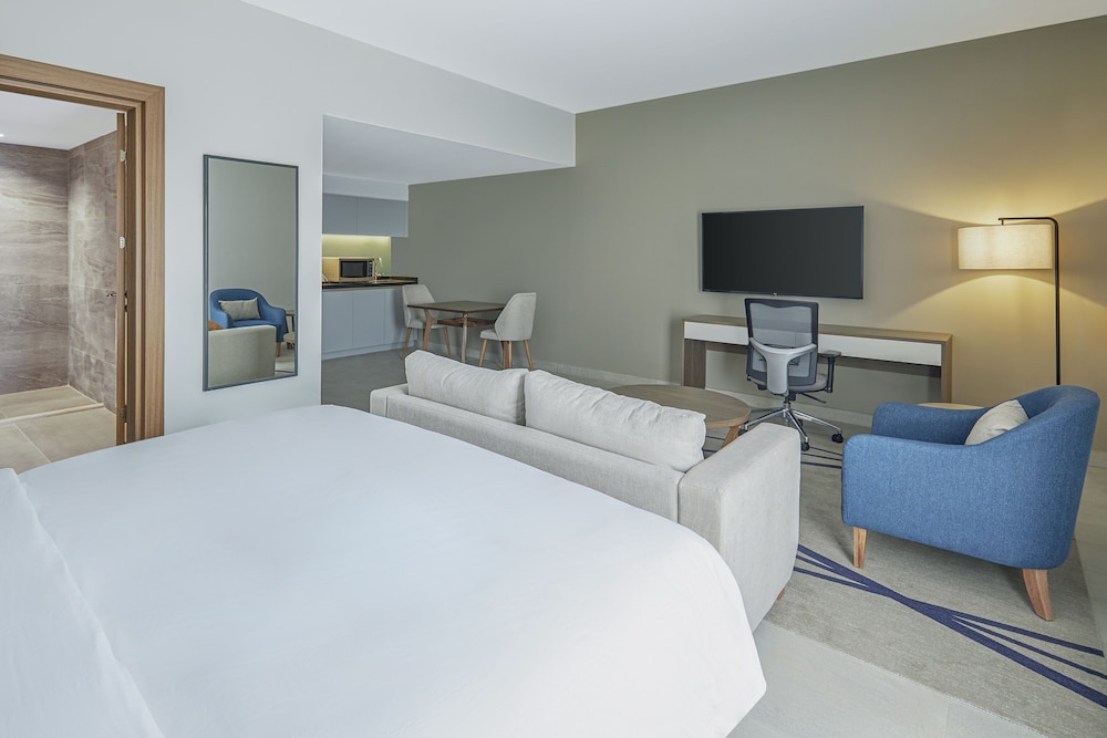Suite, 1 King Bed (Living Dining Area) thumbnail 5