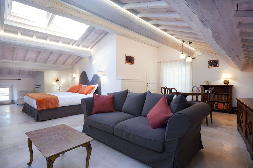 Luxury Suite photo 1