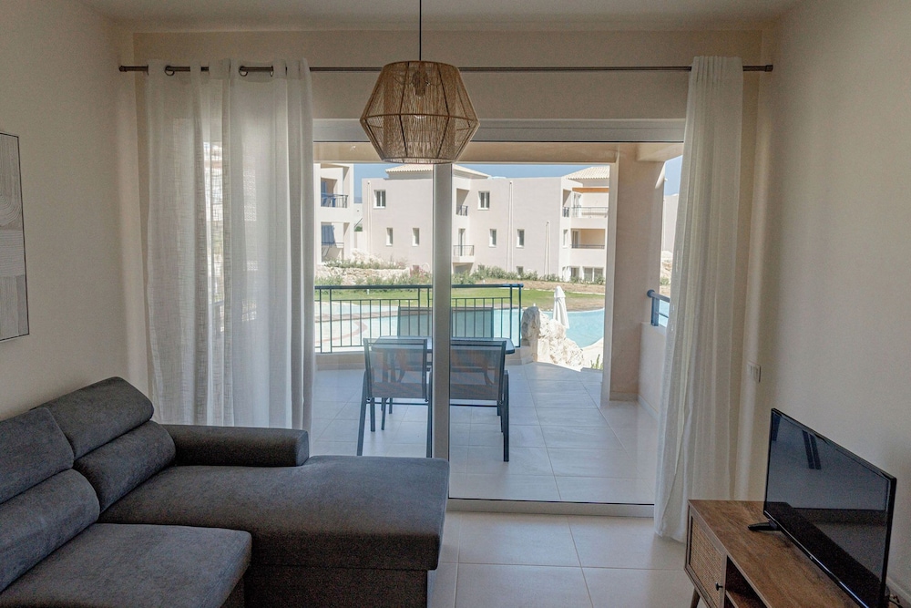 Luxury Apartment, Pool View