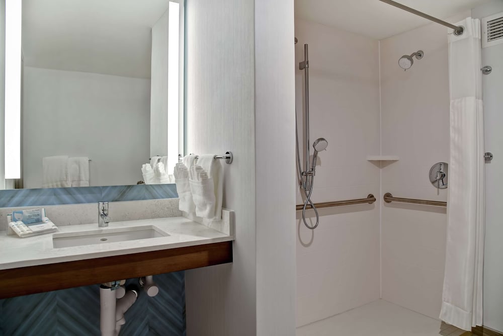 Room, Accessible - Photo 6