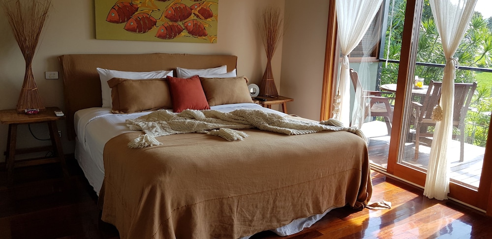 Sanctuary Suite with Spa photo 1