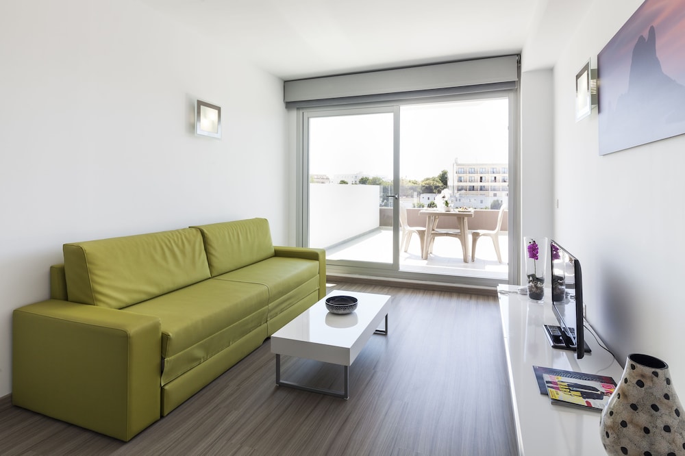 Suite Junior con Vista Parcial al Mar (4 Adultos)