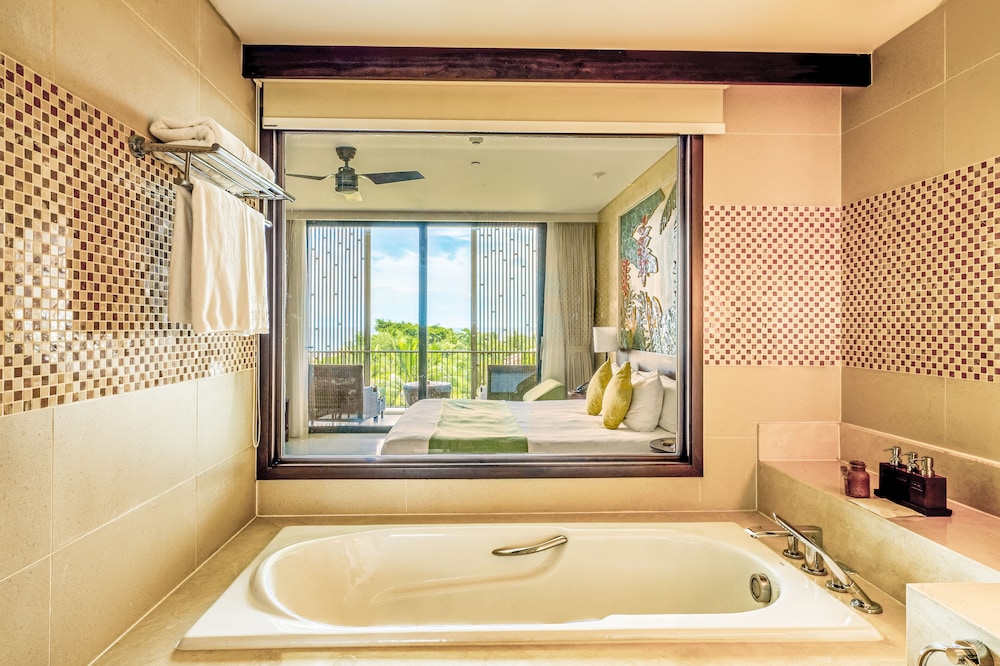 Deluxe Room, Sea View photo 3
