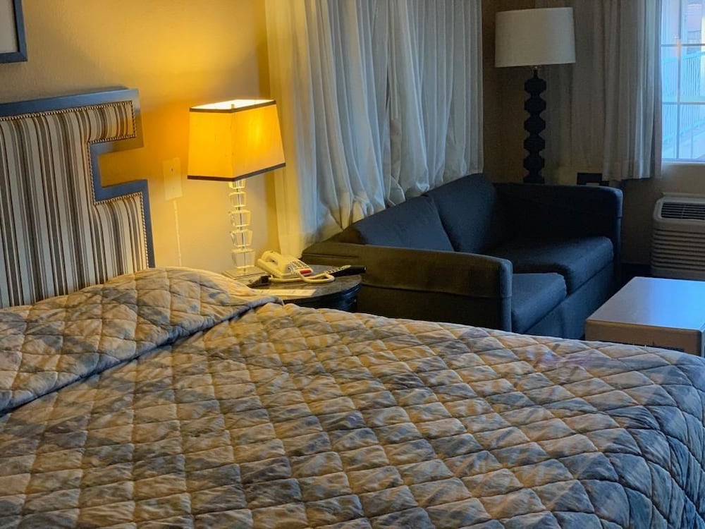 Standard Room, 1 King Bed