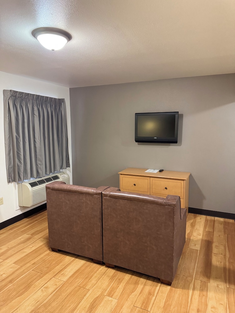 Single Room, 1 King Bed, Smoking, Kitchenette photo 2