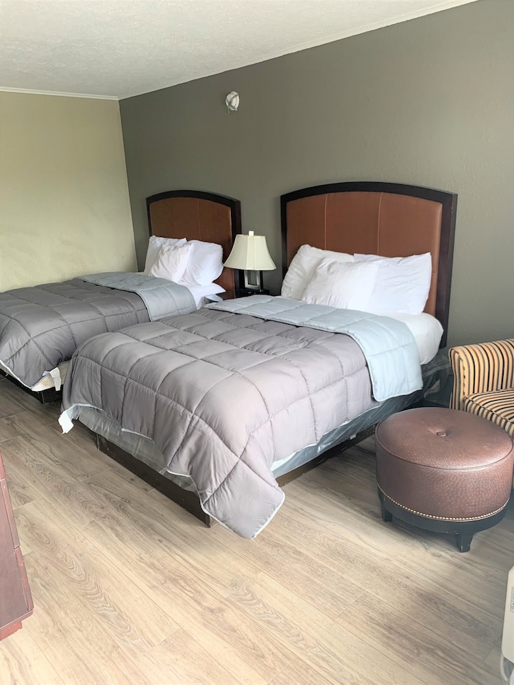 Smoking Double Beds photo 1