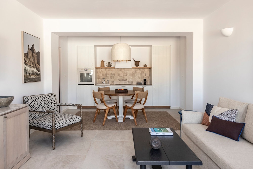 Suite, 2 Bedrooms (Balcony) - Photo 11
