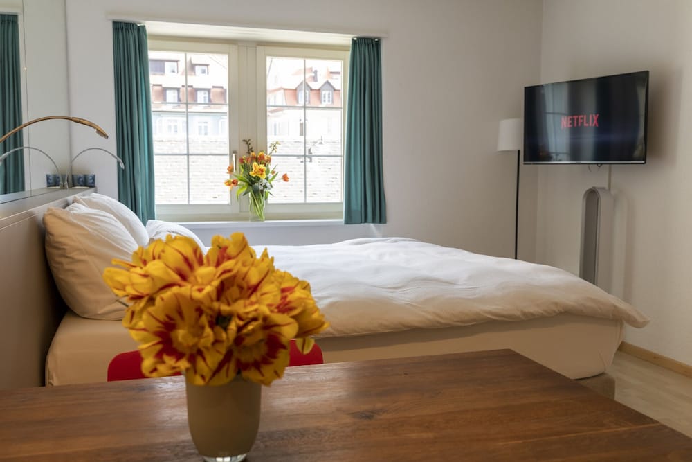 Business Studio, 2 Twin Beds, Kitchen photo 1