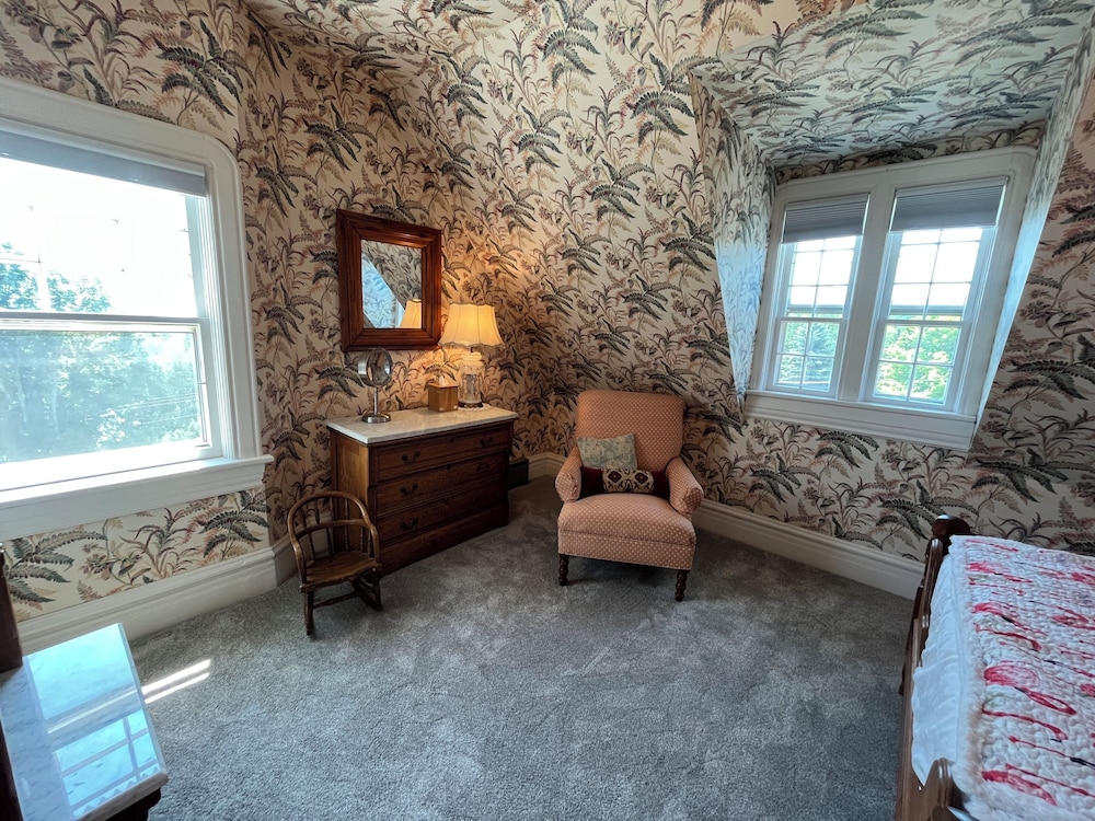 Suite, 1 Queen Bed, Lake View photo 3