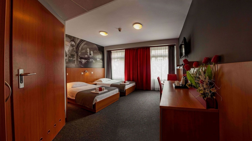 Standard Twin Room - Photo 2