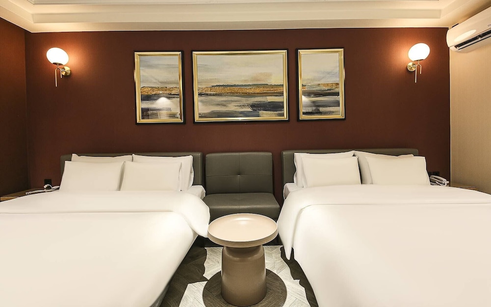 Family Double or Twin Room, 2 Queen Beds, Non Smoking, Private Bathroom