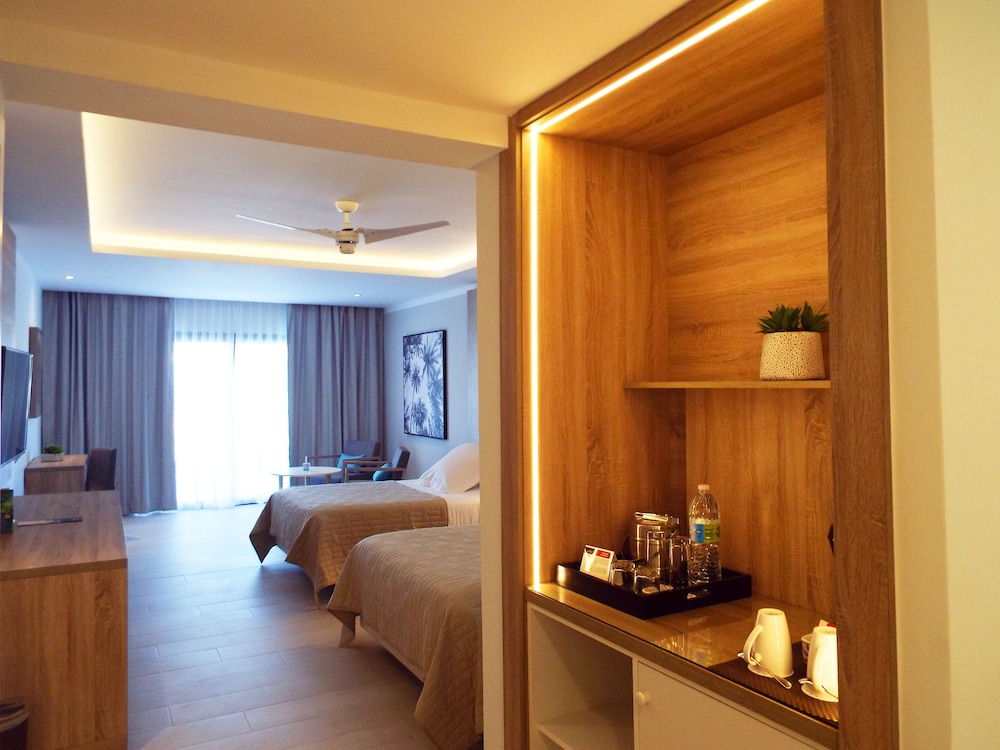 Junior Suite Deluxe Swim Up
