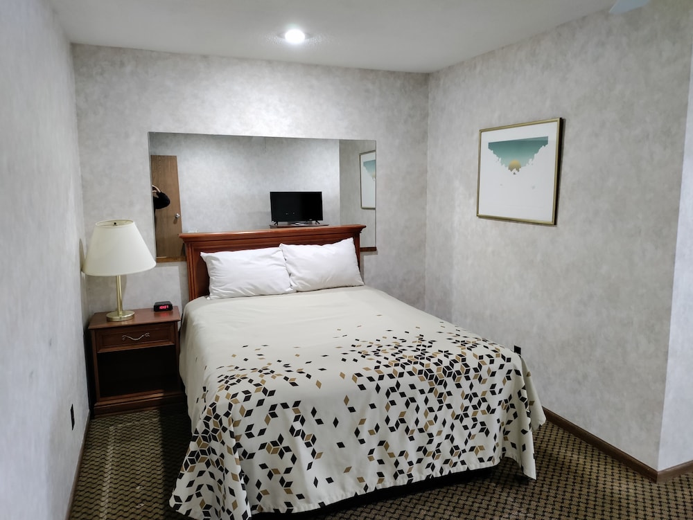 Deluxe Suite, 1 Queen Bed with Sofa bed, Poolside