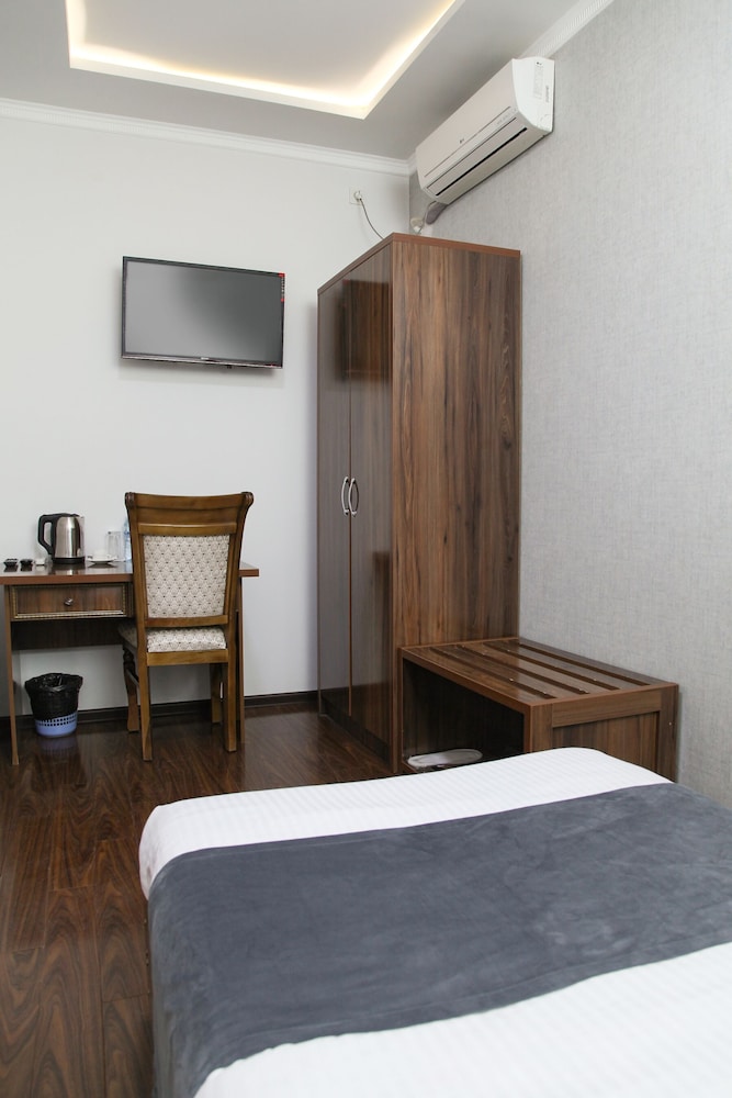 Classic Twin Room photo 2
